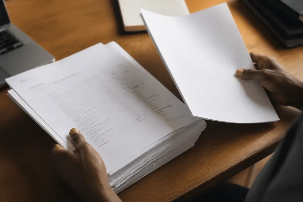 Relevés bancaires et attestation officielle sur papier à en-tête